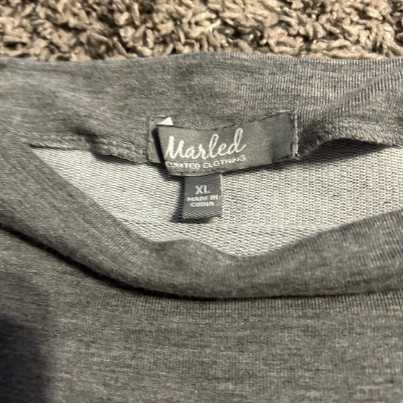 Ladies top size XL - Picture 2 of 3